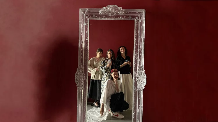 Диалог эпох через цвет и фактуру: новый интерьер студии Seasons - Decorazza Диалог эпох через цвет и фактуру: новый интерьер студии Seasons